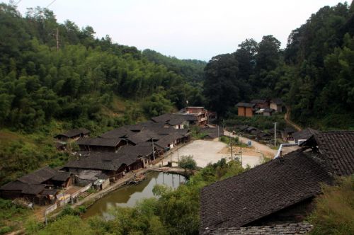 珍藏在山里的特殊古村(图3)