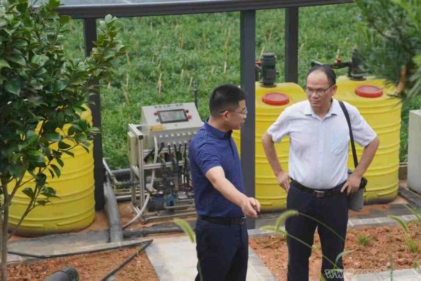 湖南师大乡研院课题组赴新化油溪桥村调研(图1)